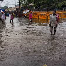 “Yamuna Flood Alert: 1.78 Lakh Cusecs Released at Hathnikund, Haryana, Delhi & UP on High Alert”